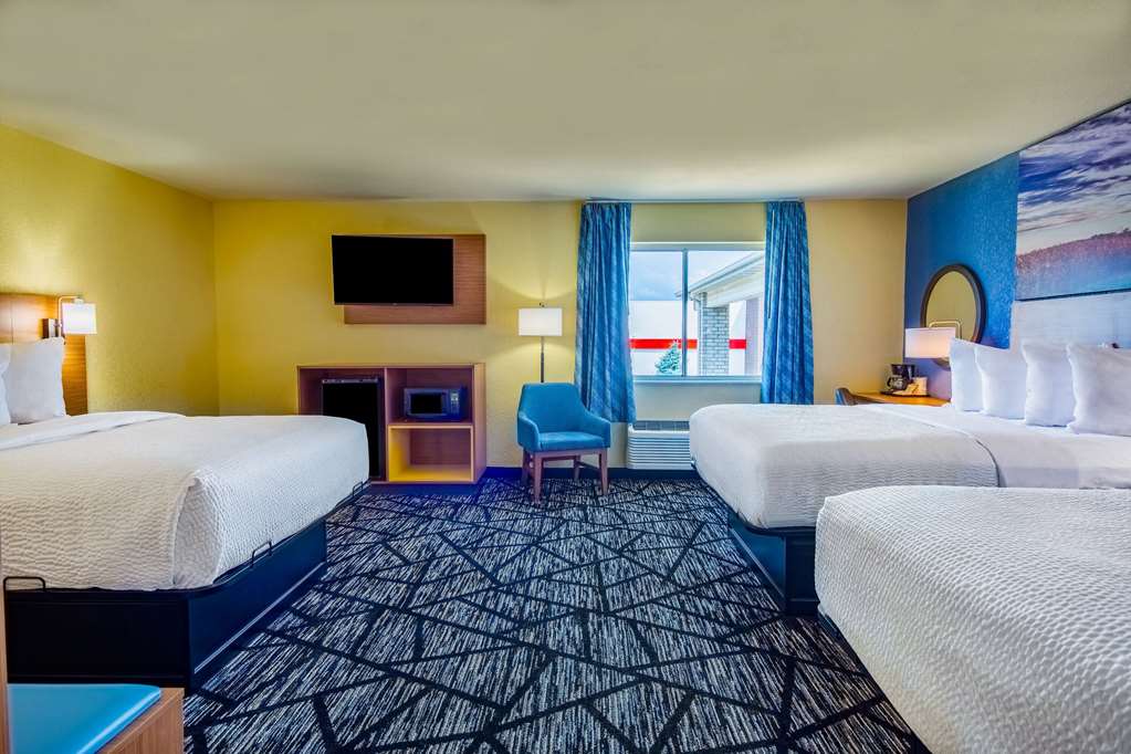 Days Inn by Wyndham Evansdale Waterloo - photo 23