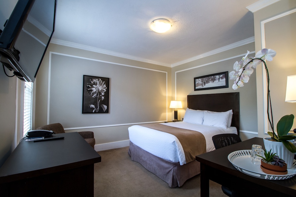 Regent Hotel — hotel in Revelstoke
