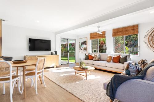 Styled 3 BR Tropical Family Home w Pool at Coolum — 4-Star Luxury Hotel in Coolum Beach, Australia