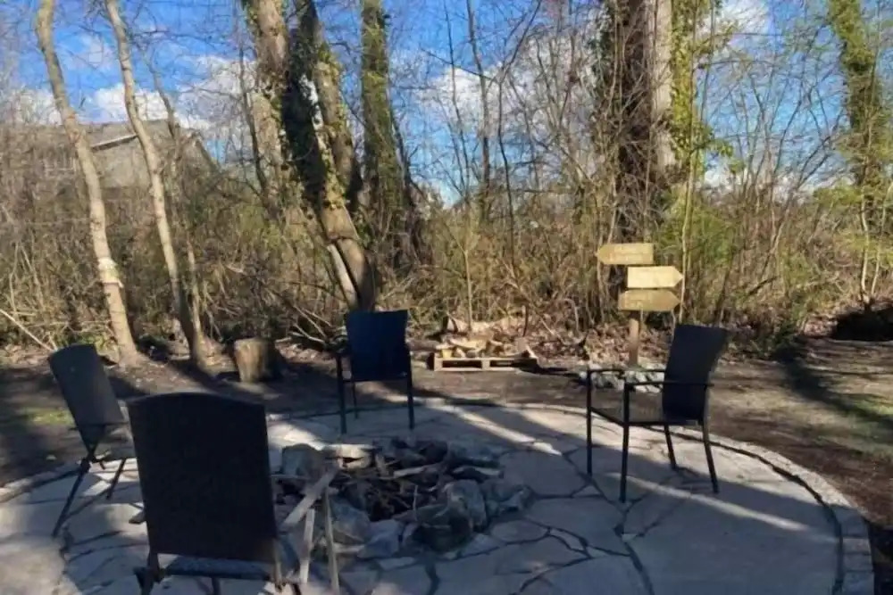 Oceans Edge Eagle Retreat in Vancouver, Canada