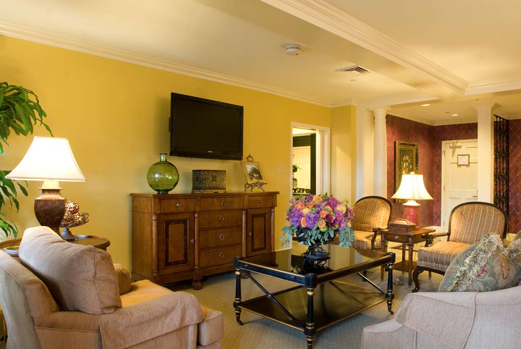 Bienville House Hotel - photo 13