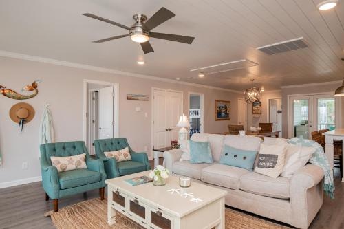 Mermaid Manor by Oak Island Accommodations - photo 24