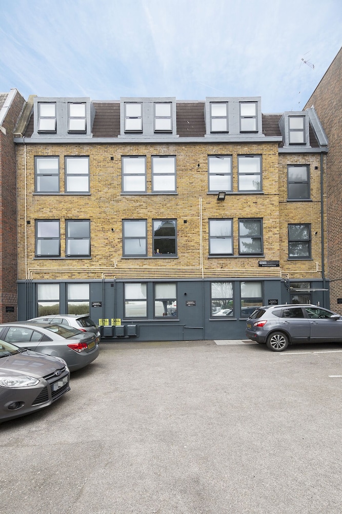 Manhattan 5 - carbon neutral hotel in Maidstone