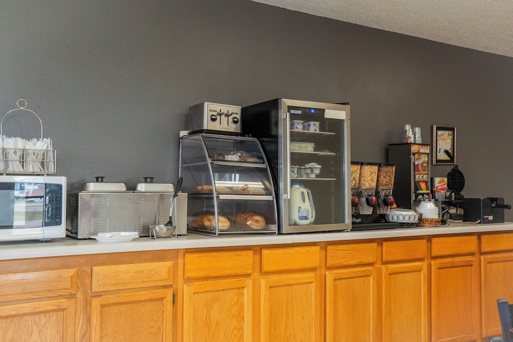 Victorian Inn & Suites - photo 57