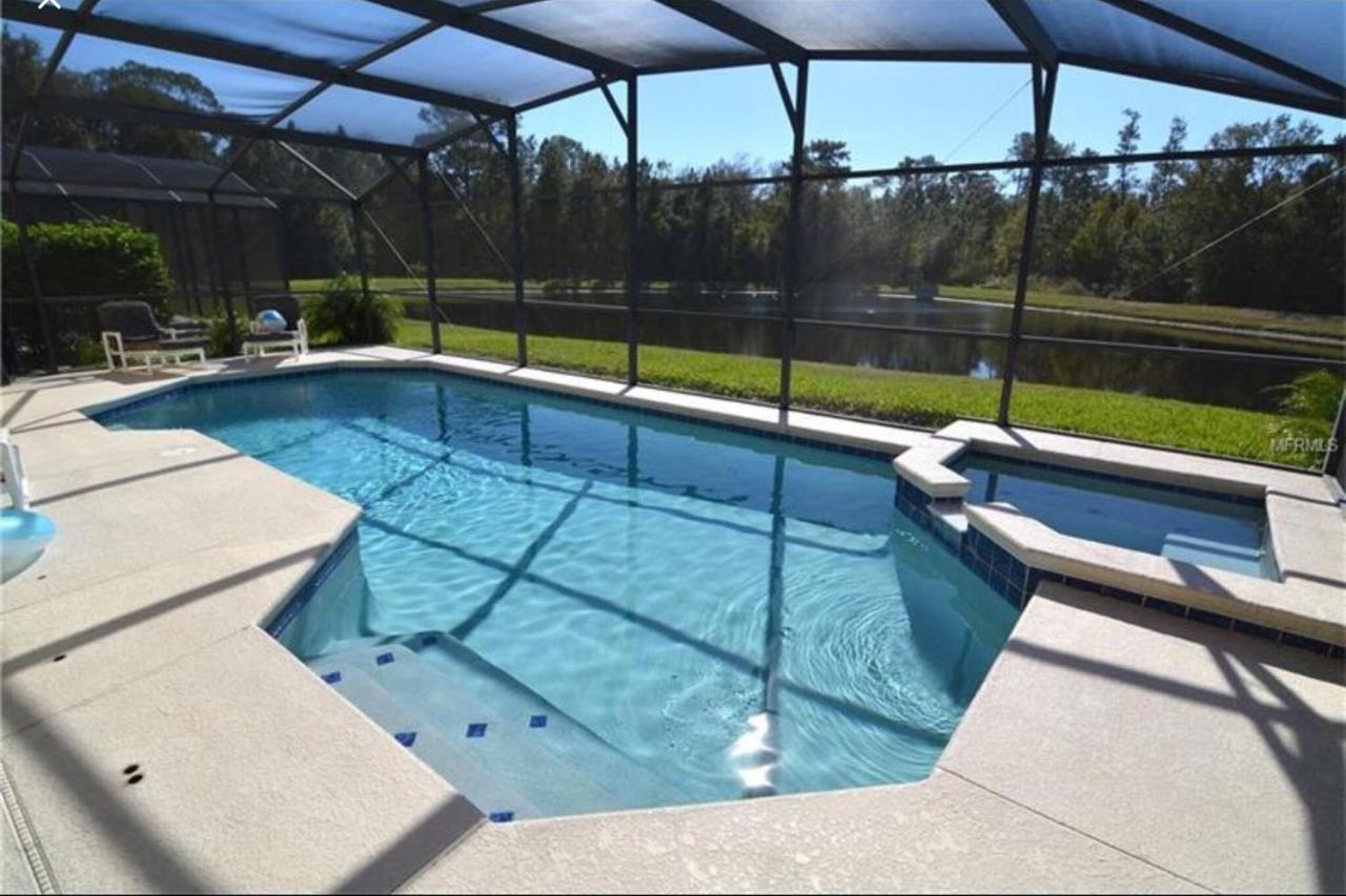 Sunny lake view villa with pool spa close to attractions — 4-Star Luxury Hotel in Davenport, United States