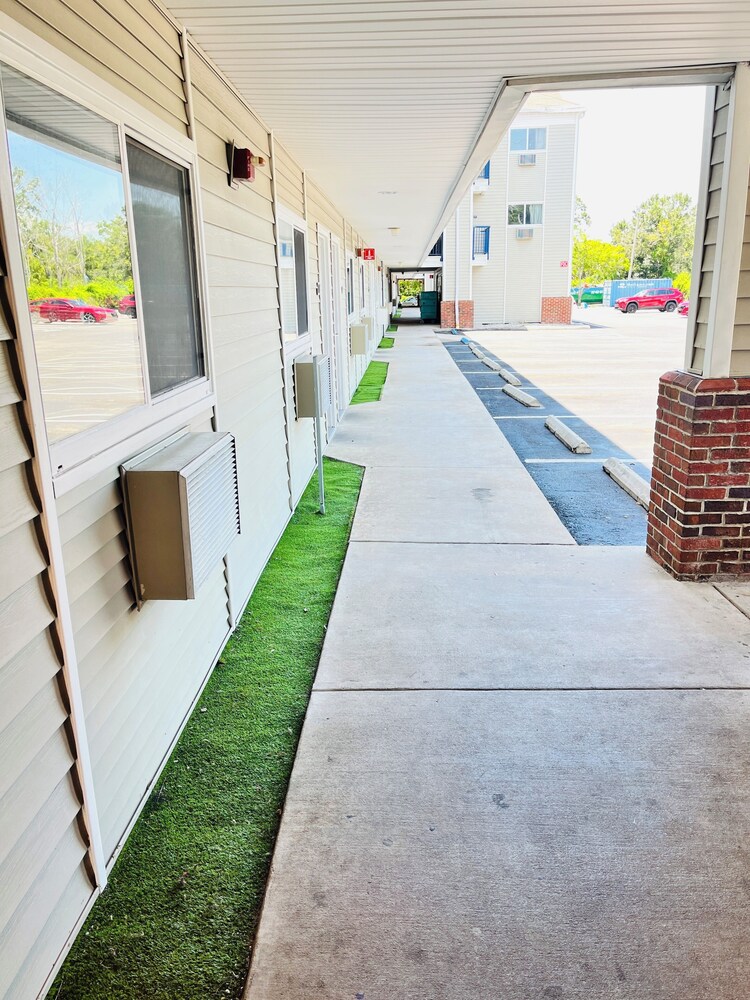 Suburban Studios Airport - photo 32