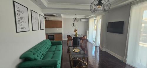 Black and white suites 6 — 4-Star Luxury Hotel in Thessaloniki, Greece