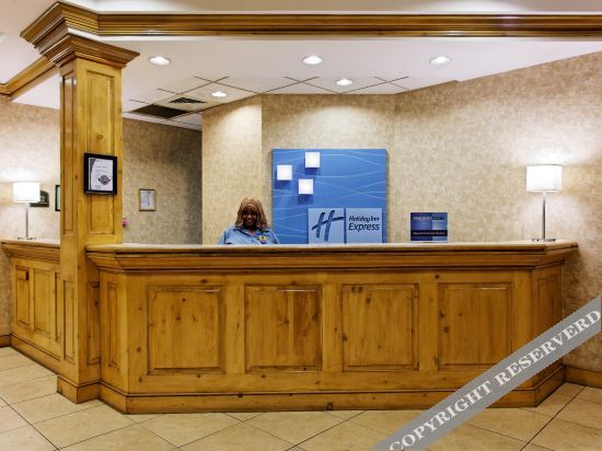 Express & Suites Huntsville University Drive - photo 3
