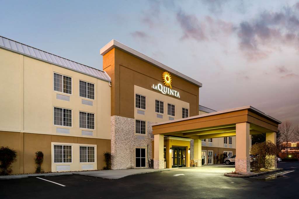 La Quinta Inn & Suites by Wyndham Knoxville North I 75 - photo 6