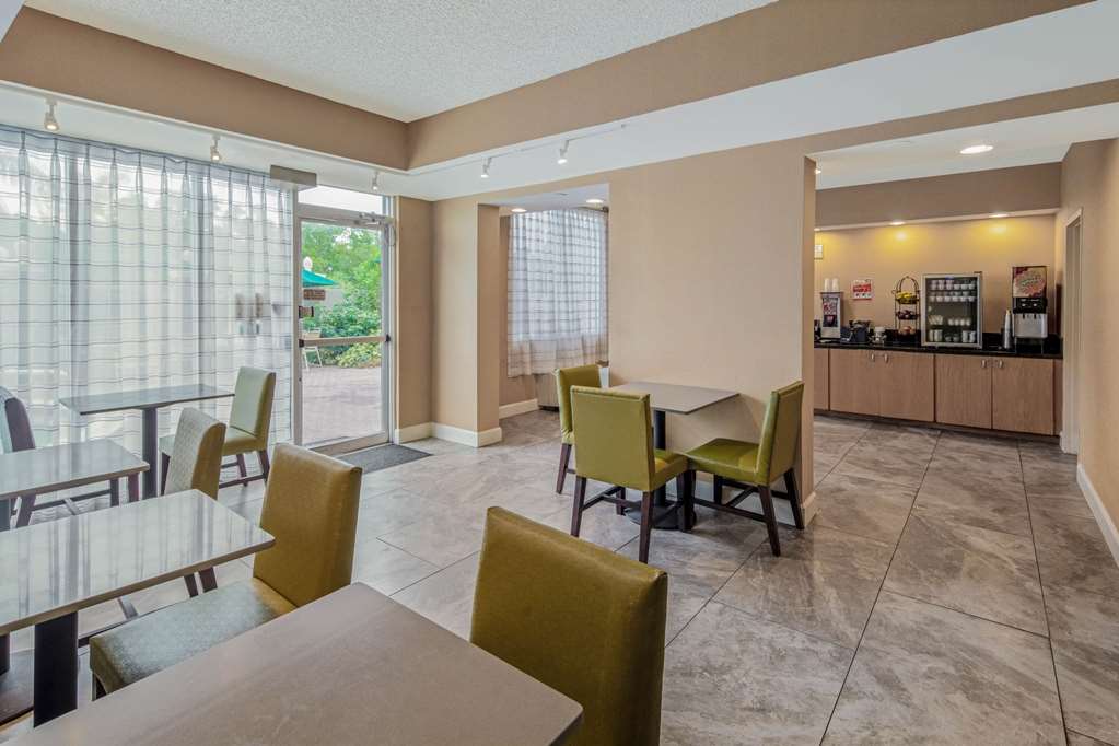 La Quinta Inn & Suites by Wyndham Naples Downtown - photo 29