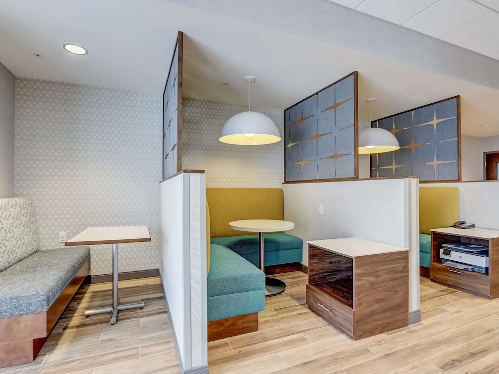 Hampton Inn and Suites by Hilton Cincinnati Midtown Rookwood - photo 79