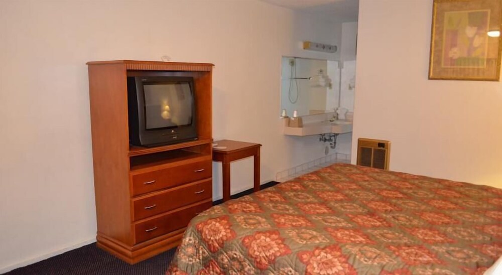 Tropics Motor Hotel - photo 5