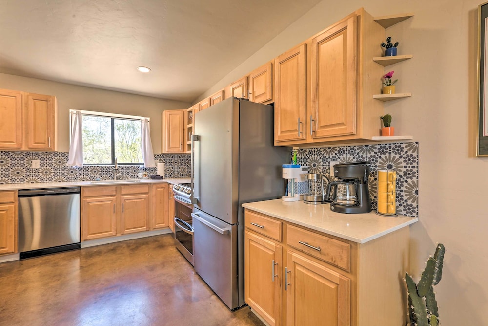 Oro Valley Retreat w Pool Spa & Rooftop Views - photo 4