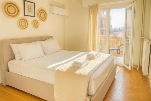 At Polyla 3BR Apartment 10m Walk to Metro — 4-Star Luxury Hotel in Athens, Greece