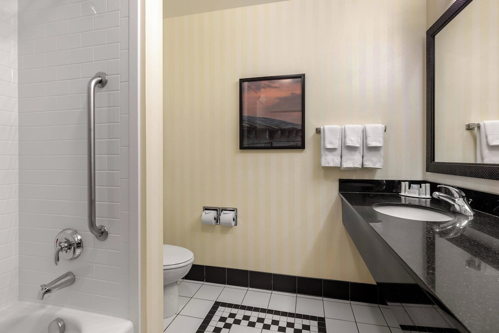 Fairfield Inn & Suites by Marriott Rockford - photo 22
