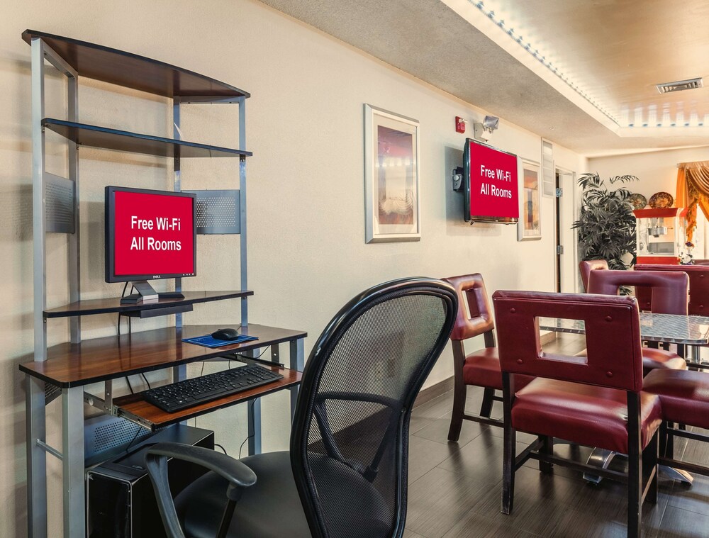 Red Roof Inn & Suites Savannah Gateway - photo 35
