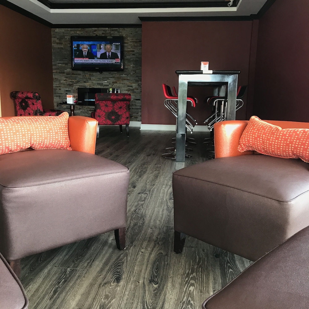 Milan Inn & Suites - photo 20