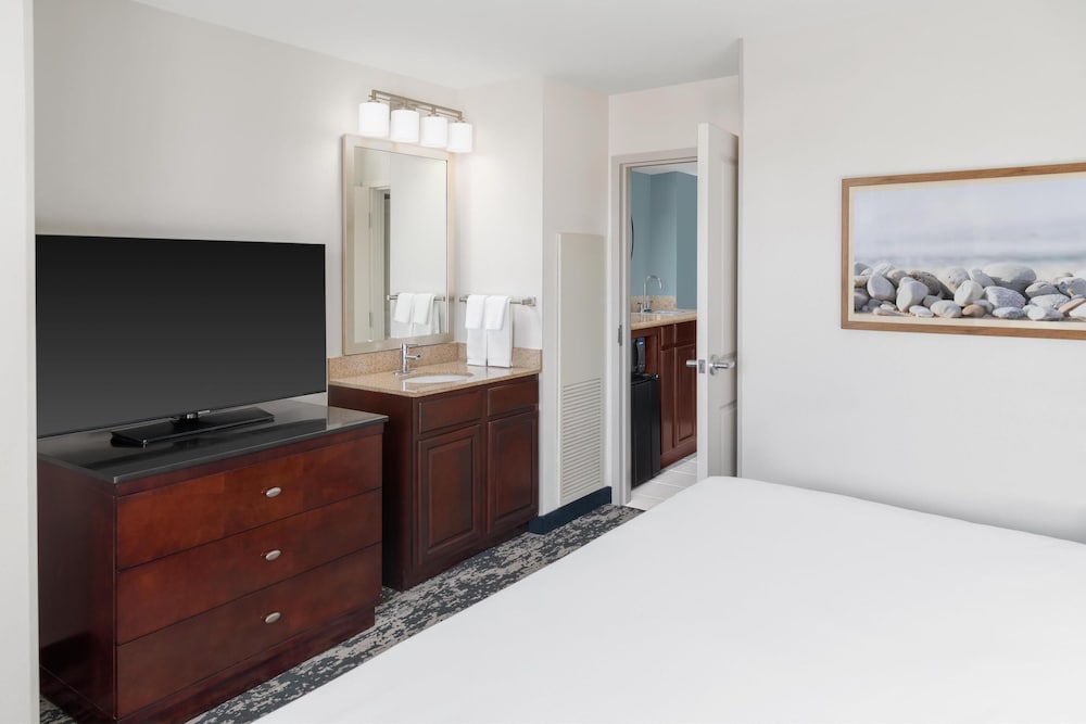 Embassy Suites by Hilton Fort Myers Estero - photo 22