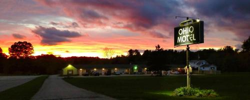 The Ohio Motel — Bath