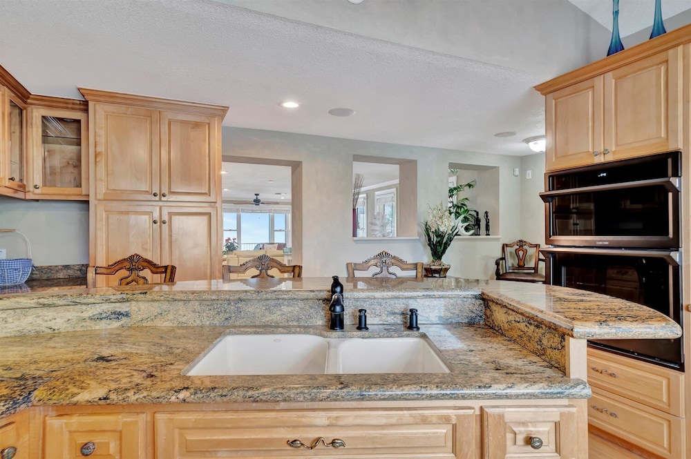 Stones Throw Beachfront Luxury Suites - photo 41