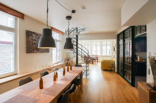 LOFT13 Traumhafte Wohnung mit Terrasse für 8 Gäste — 4-Star Luxury Hotel in Monschau, Germany