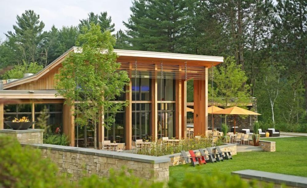 2BR Courtside at Topnotch Spa - carbon neutral hotel in Stowe