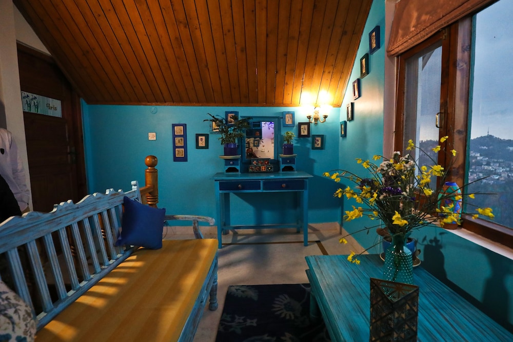 Groom Bridge Gold Stone Exotic Shimla in Shimla, India