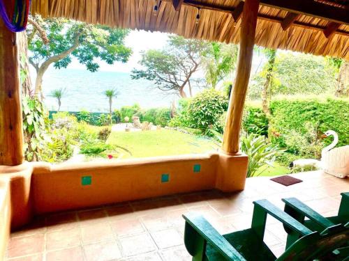 Lake Front house cozy and comfortable. — 4-Star Luxury Hotel in Santa Cruz La Laguna, Guatemala