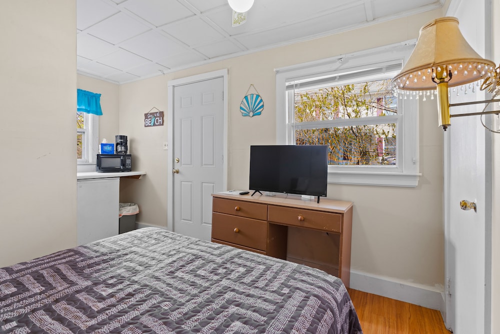 Beach Motel & Suites - photo 18