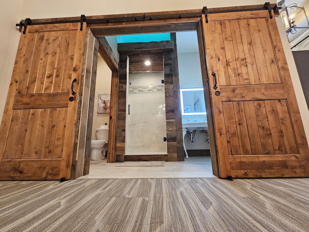 Eaglescape Suites and Event Center - photo 25