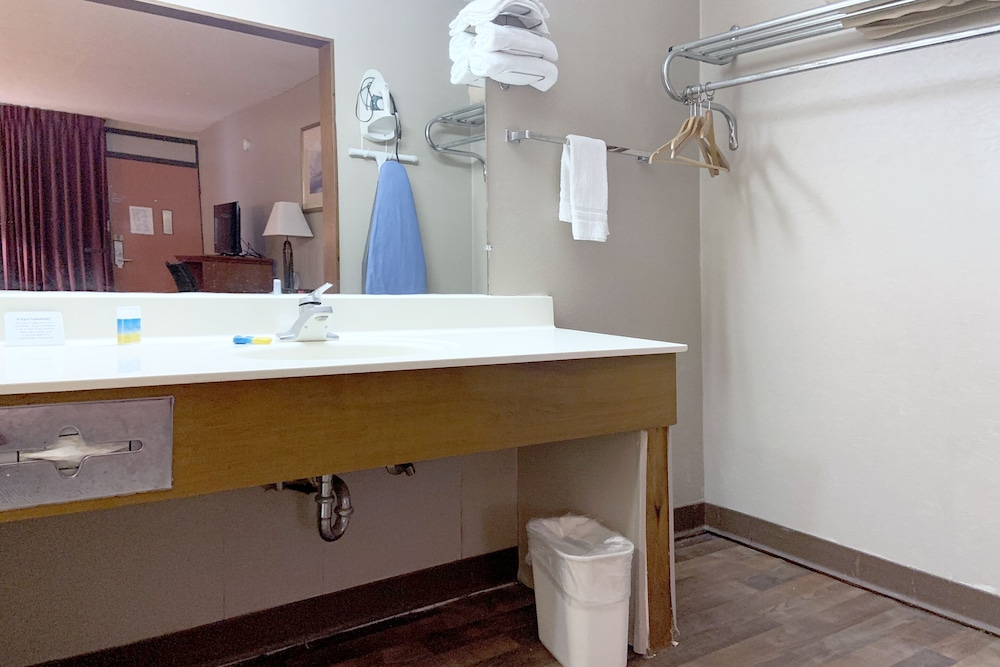 Paris Inn and Suites - photo 16