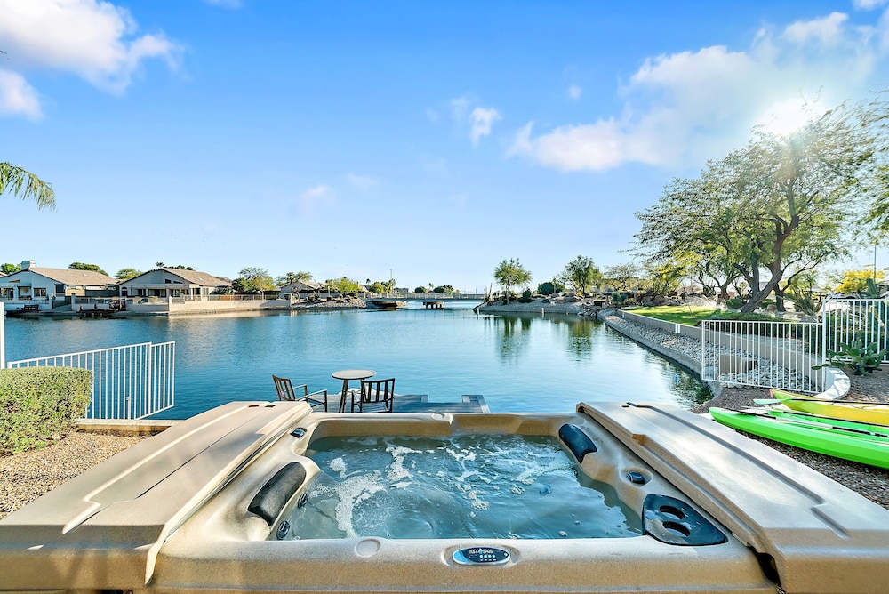 Lakefront Oasis - last minute hotel in Glendale