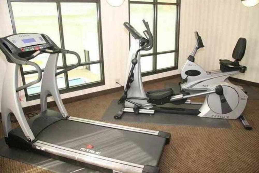 Hampton Inn & Suites Chesapeake Square Mall - photo 28