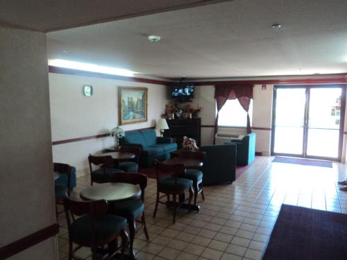 Garden Inn Fitzgerald - photo 12