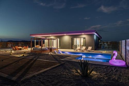 Saltwater Pool Pickleball Bocce Ball Glamping EVcharge — 4-Star Luxury Hotel in Joshua Tree, United States
