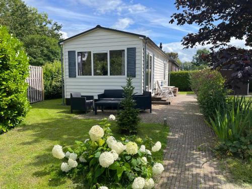 Rustig chalet 4 personen op recreatiepark de Friese Wadden Tzummarum — 4-Star Luxury Hotel in Tzummarum, Netherlands