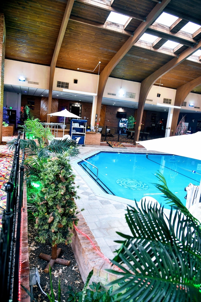 Douglas Inn & Conference Center - photo 9