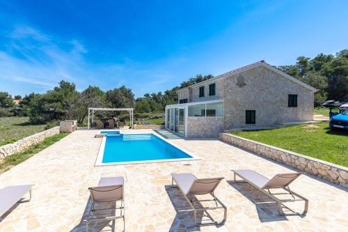 Artano in Vir, Croatia