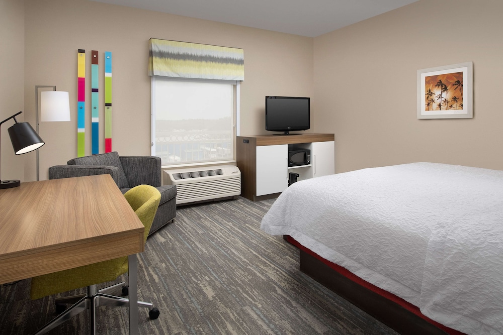 Hampton Inn & Suites Lake City - photo 13