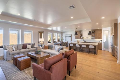 Playin On The Ledge in Ivins, United States