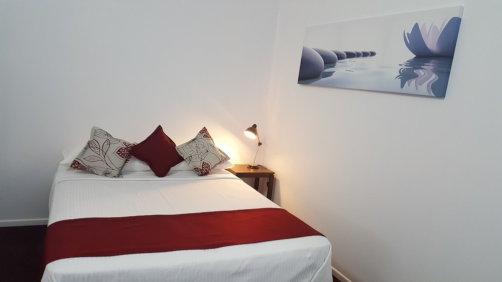 Royal Motel Tenterfield - carbon neutral hotel in Tenterfield