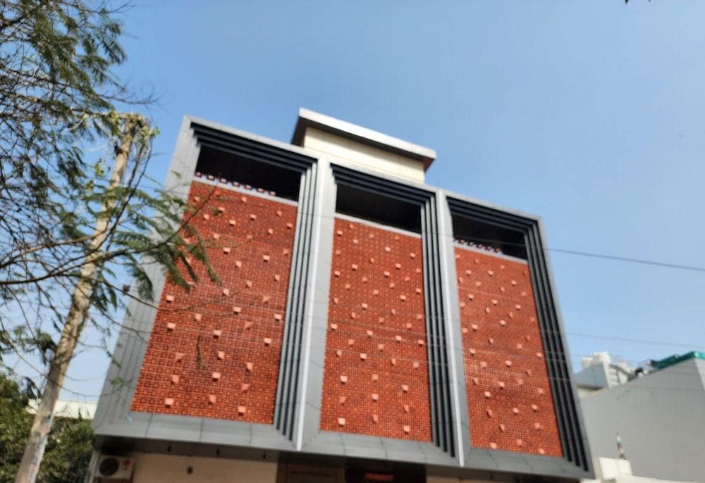 Square 9 Inn