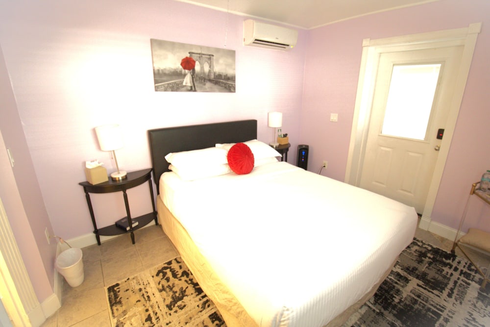 Inn on Charlotte Boutique Hotel - photo 6