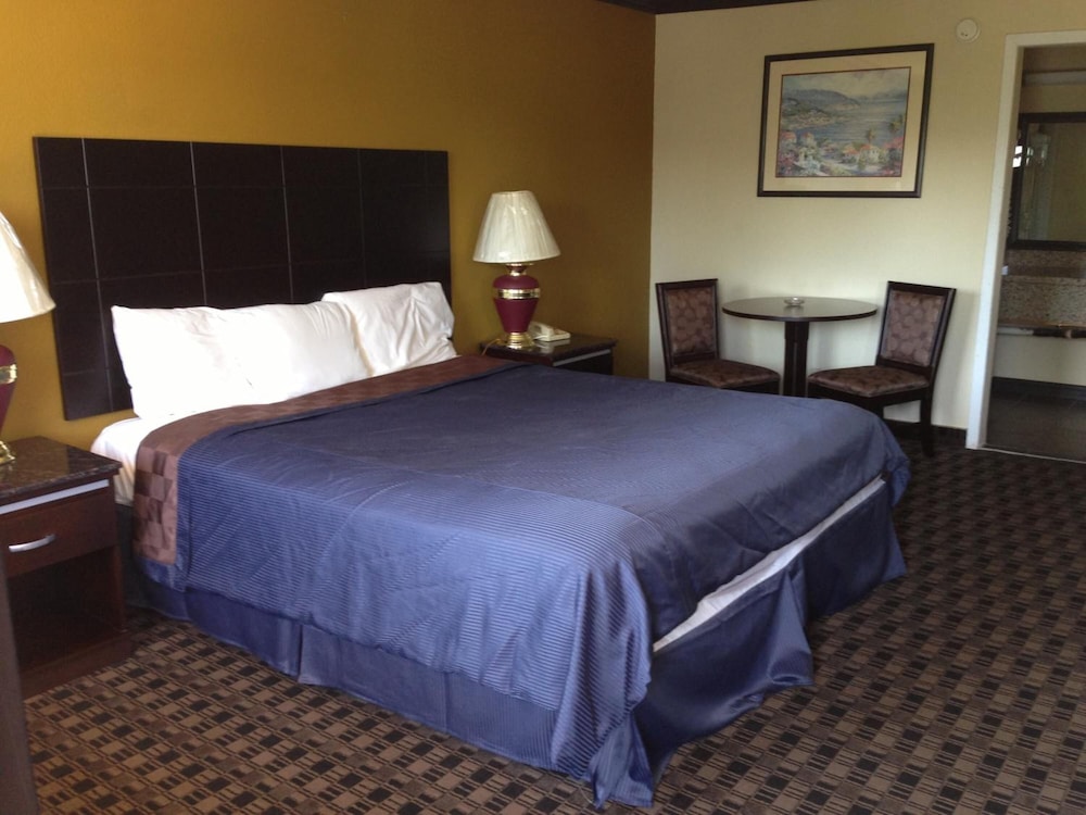 Del Amo Inn - photo 19