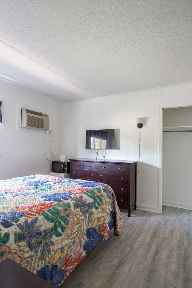 Carolina TarHeel Motel - photo 18