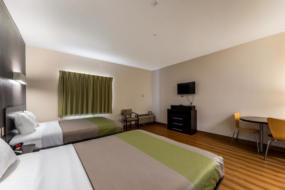 Super 8 by Wyndham Kenedy - photo 13
