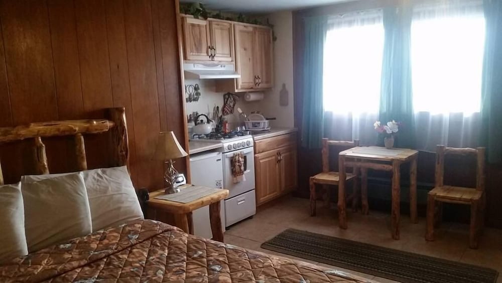 Long Holiday Motel - photo 9