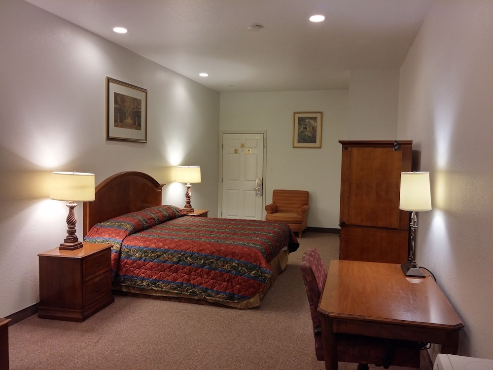 Country Regency Inn & Suites - photo 21