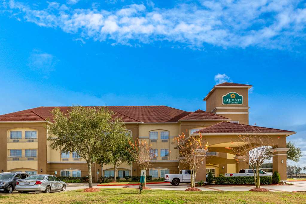 La Quinta Inn & Suites by Wyndham Angleton - photo 4
