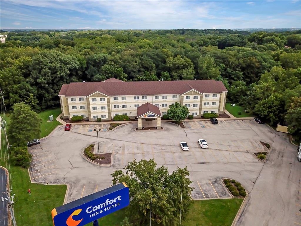 Comfort Inn & Suites East Moline near I 80 - photo 8